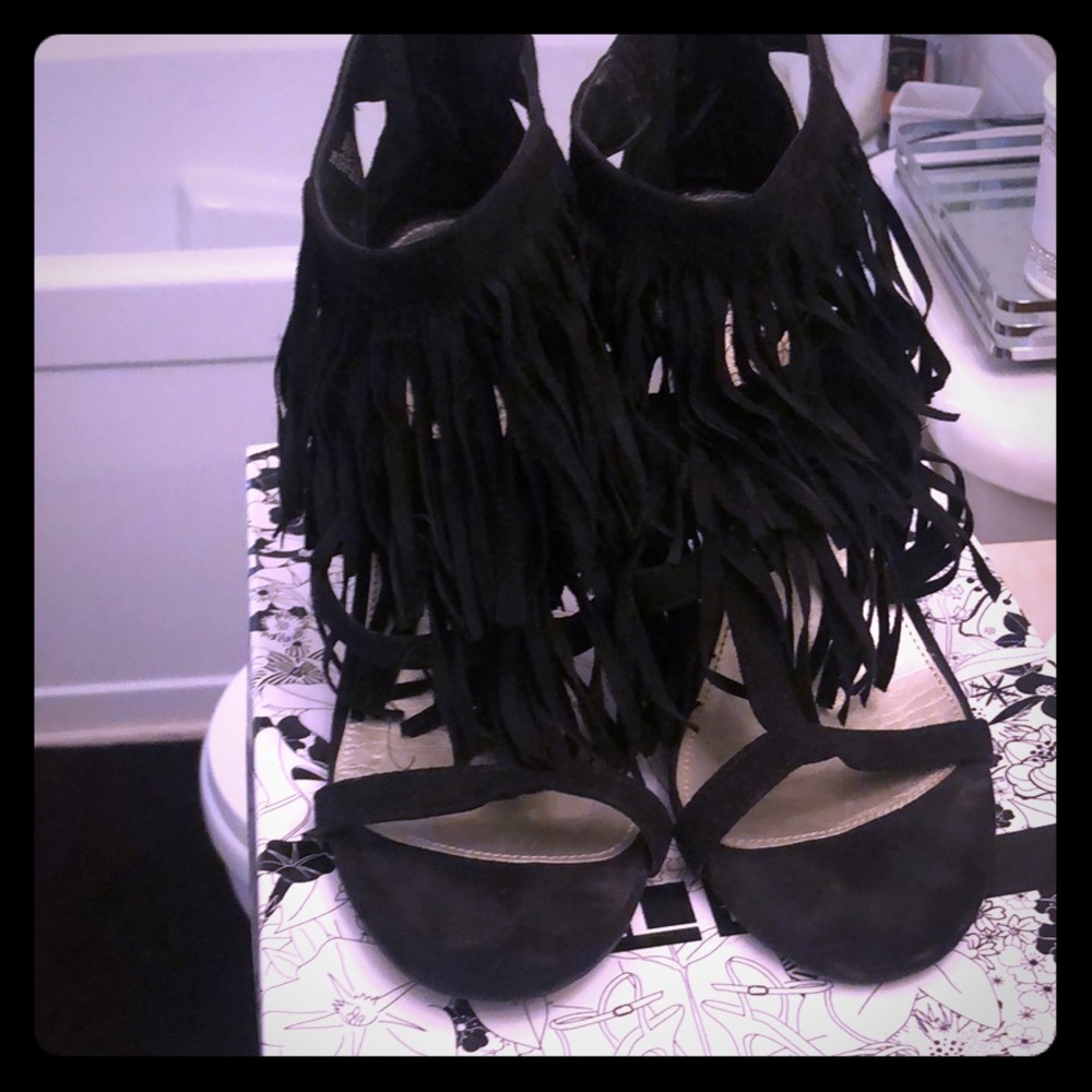 Fringe sandal